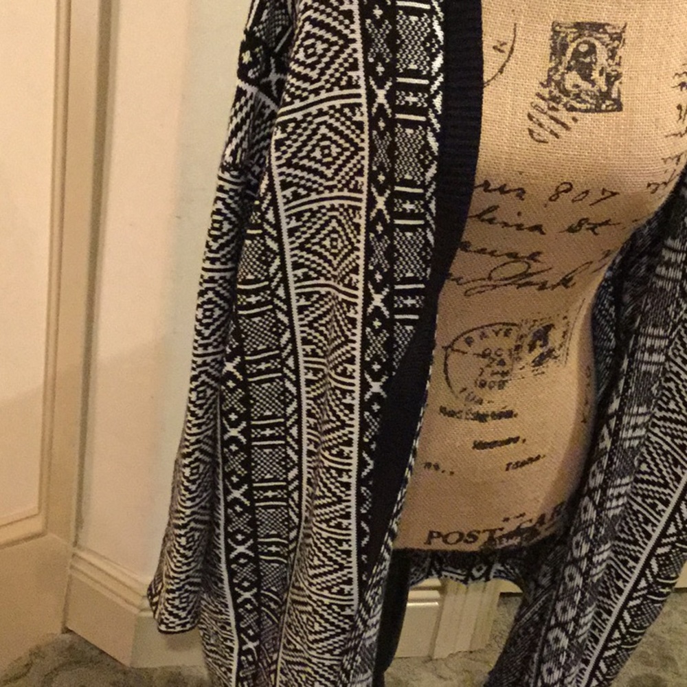 Sweater - Picture 4 of 7